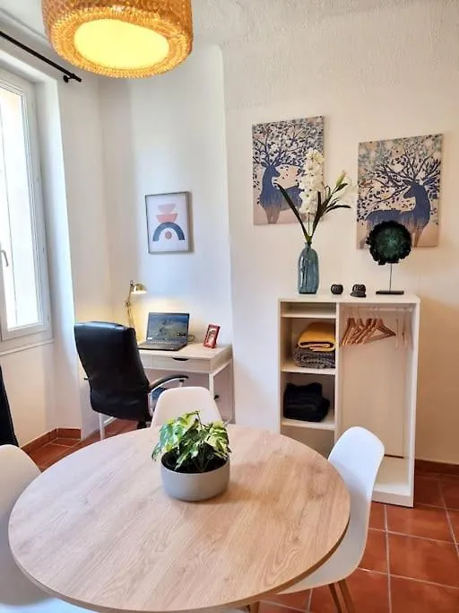 Cosy Apartments - Marseille Opera Vieux-Port - Luminous City Center Apartment 0*,  Frankrijk